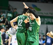 '로슨 32점 활약' 프로농구 DB, KCC 꺾고 4강 PO 1승1패