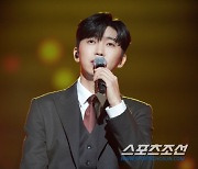 임영웅, 싱어송라이터로서도 '우뚝'. 자작곡 '런던보이'→'모래알갱이', 인기 행진 진행 中