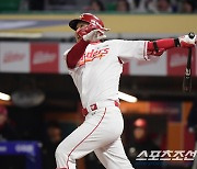 이보다 극적일 순 없다! SSG 최정 KBO 통산 최다 홈런 타이[인천 현장]