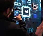 ‘AI 고급인재’ 찾는 이통사… CEO가 석·박사급 잡으러 美 발품