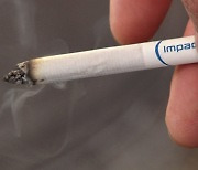 '이 나라' 15살은 평생 담배 못 산다?…'비흡연세대 법' 1차 관문 통과