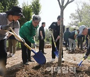 대한상의, 빌딩숲 사이 ‘도시숲’ 조성 나섰다…"기업도 동참"