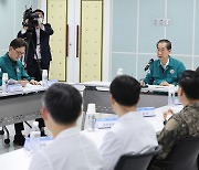 국군수도병원 의료진 간담회하는 한덕수 총리