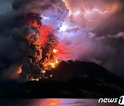 [포토] 'AI 합성 사진인 줄' 화산 분화한 인도네시아