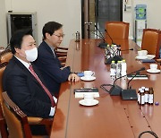 [사설] 시한폭탄 된 국민연금 고갈, 수술 미룰 거면 응급조치라도 하라