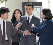 '유아인 프로포폴 불법 처방' 의사들 유죄 선고