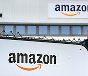 Amazon fuels e-commerce rivalry with free shipping campaign