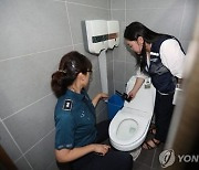 교직원 女화장실에 숨은 중학생…여교사 몰래 촬영하다 적발