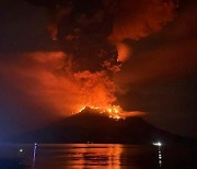 용암과 화산재 내뿜은 인도네시아 루앙 화산