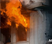 충남 서천 한 자동차공업사서 불…건물 3동 태워