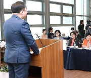 간호사 역량 혁신 의료개혁 정책 토론회 참석한 조규홍 장관