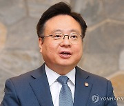 간호사 역량 혁신 의료개혁 정책 토론회, 인사말하는 조규홍 장관
