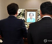 고 박종철 열사 어머니 빈소 찾은 윤희근 경찰청장
