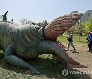 철거 앞둔 영화 '괴물' 조형물