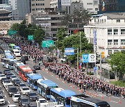 [사설] 세계 유례없는 집단 시위 일상화 국가, 법원 판단도 달라져야