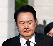 윤 대통령 지지율 23% ‘최저’…“조기 레임덕, 더 떨어질 수도”