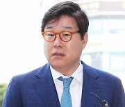 김성태, ‘술판회유’ 논란에 “검사실서 술 마실 수 없어” 반박