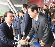 [속보] 尹대통령, 이재명 대표에 “다음 주 용산에서 만나자”