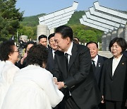 대통령실, 조국혁신신당 '윤 4.19 도둑 참배'에 "자기애 과하다"