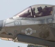 이륙하는 미해병대 F-35B 스텔스 전투기