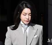 '김건희 명품가방' 촬영한 목사, 스토킹 혐의로 입건돼
