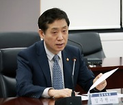 금융위원장 "금리·중동 사태 불확실성···위기대응 체계 점검"