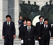 윤석열 대통령, 4·19혁명기념 국립4·19민주묘지 조조 참배