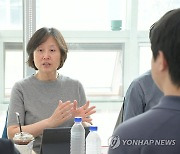 세포배양식품 개발업체 방문한 김유미 차장