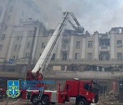 러, 우크라 중남부 폭격…어린이 포함 8명 사망