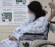 의대교수들 "'증원 원점 재검토' 변함없어…대학별 진료 재조정"
