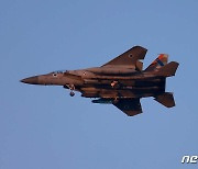 [포토] 이스라엘 상공 비행하는 이스라엘군 F-15 전투기
