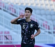 올림픽 축구대표팀, 중국에 2-0 승리‥8강행 확정