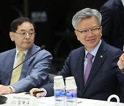 전공의들 “행정소송 준비 중”…의협, 의대 자율 증원안 '거부'