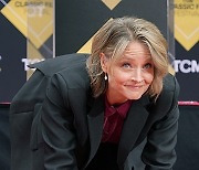 Jodie Foster Hand and Footprint Ceremony