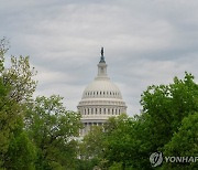 美, 정보당국의 국외 외국인 도·감청법 2년 연장