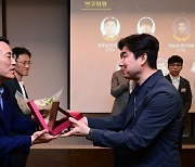 LG전자, 신임 연구·전문위원 선발…조주완 "고성과 조직 전환에 앞장 부탁"