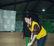 [포토] 배우 오세인 '견사가 깨끗해지니 제 기분도 덩달아 업'(유기견 봉사활동)