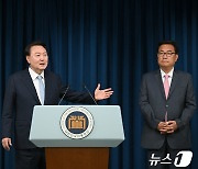 尹, 정진석 실장·홍철호 정무 임명…정치 복원, 소통 의지(종합)