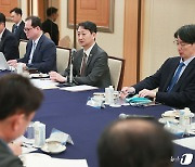 일본 주재 기업 법인장들과 일본 시장 수출진흥 논의하는 안덕근 장관