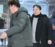 ‘검찰 공격에 방탄복’… 김용 위증교사범, 변호사 사무실 취업 뒤 카톡엔