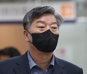 ‘함정 도입 비리 의혹’ 김홍희 前해경청장 구속영장 기각