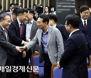 [포토] 국민의힘 당선자 총회 참석하는 윤재옥 당대표 권한대행