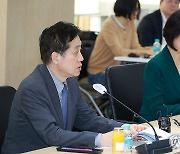 중소기업 금융 애로점검 협의체 회의 참석한 김주현 금융위원장