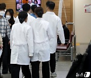 '주 1회 셧다운' 의대 교수들 이탈 본격화하나…"수술·진료 축소"(종합)