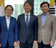산자부 장관 만난 조지연 당선인과 조현일 경산시장