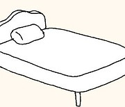 [리빙포인트] 침대 밑 청소할 땐 수면 양말을