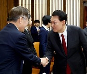 尹, 이재명에 회담 제안한 날, 번호도 저장… "언제든 국정 논의"