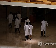 서울아산병원 교수 등 "25일에 사직…5월 3일부터 주 1회 휴진"