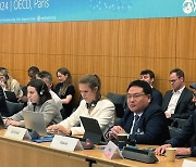 파리 OECD 회의장에 나타난 카카오…"AI로 소상공인 도와"