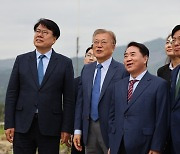 새미래 만난 文 "'거대 양당' 대신 국민 마음 모아달라"